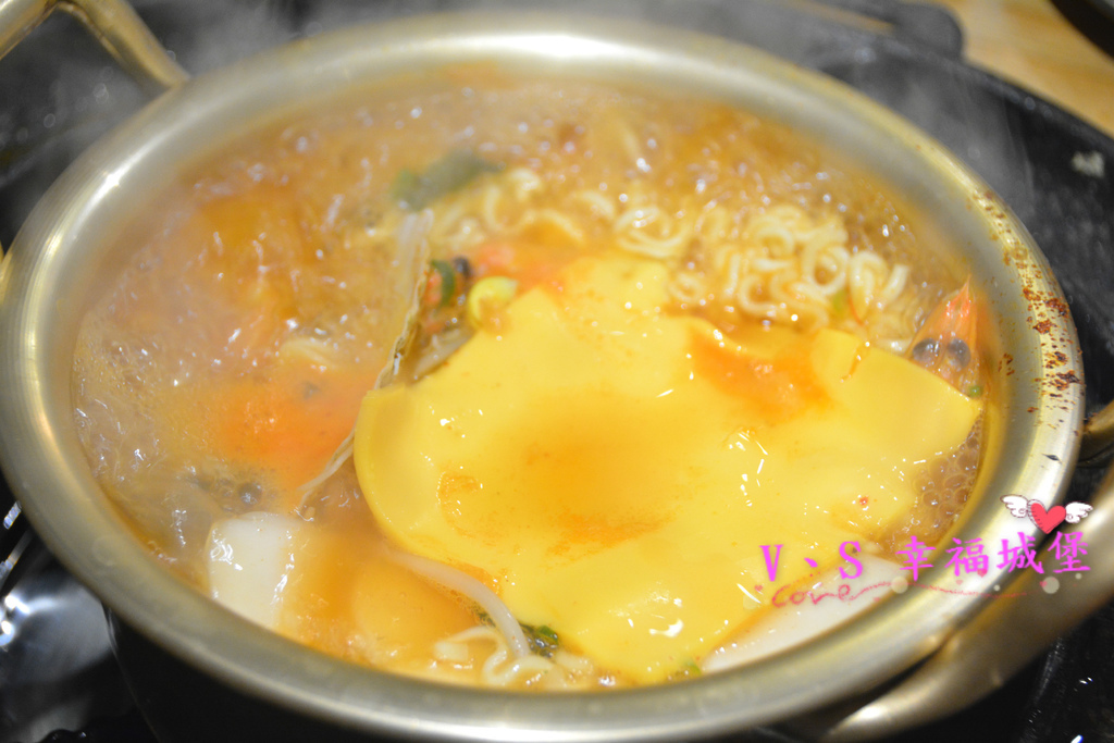 【新北美食】MANNA 만나 韓式烤肉專門店 ~ 美魔女韓國老闆娘，韓式烤肉、超棒海鮮湯麵，不用到韓國在板橋就可以吃到道地韓式料理