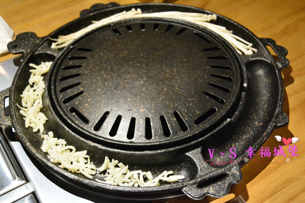 【新北美食】MANNA 만나 韓式烤肉專門店 ~ 美魔女韓國老闆娘，韓式烤肉、超棒海鮮湯麵，不用到韓國在板橋就可以吃到道地韓式料理