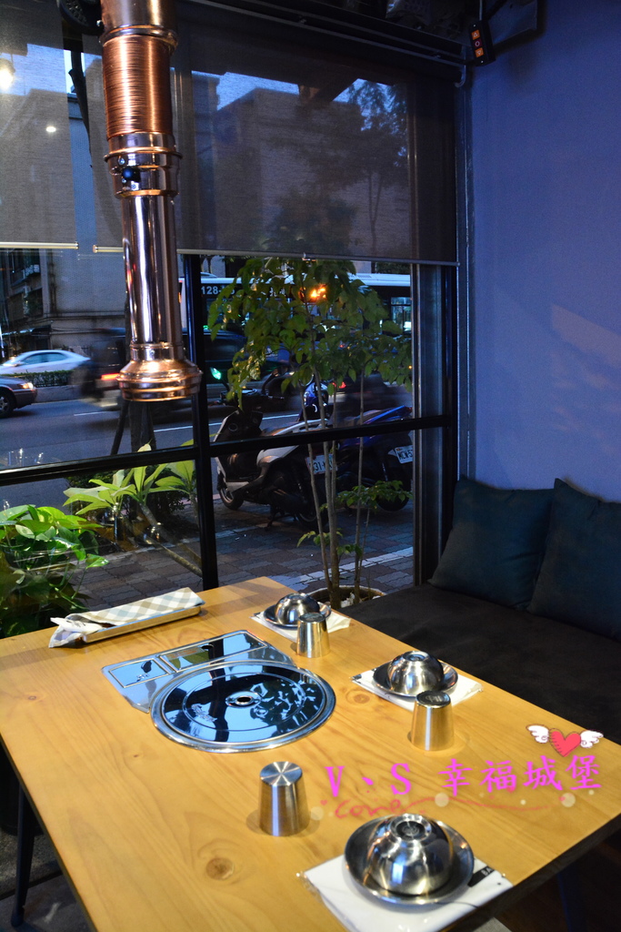 【新北美食】MANNA 만나 韓式烤肉專門店 ~ 美魔女韓國老闆娘，韓式烤肉、超棒海鮮湯麵，不用到韓國在板橋就可以吃到道地韓式料理