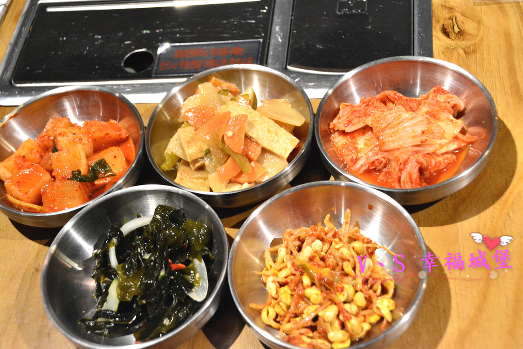 【新北美食】MANNA 만나 韓式烤肉專門店 ~ 美魔女韓國老闆娘，韓式烤肉、超棒海鮮湯麵，不用到韓國在板橋就可以吃到道地韓式料理