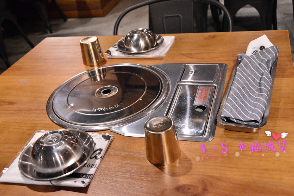 【新北美食】MANNA 만나 韓式烤肉專門店 ~ 美魔女韓國老闆娘，韓式烤肉、超棒海鮮湯麵，不用到韓國在板橋就可以吃到道地韓式料理