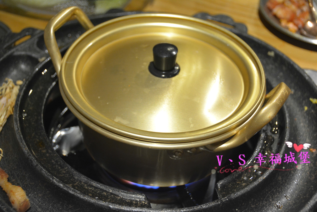 【新北美食】MANNA 만나 韓式烤肉專門店 ~ 美魔女韓國老闆娘，韓式烤肉、超棒海鮮湯麵，不用到韓國在板橋就可以吃到道地韓式料理