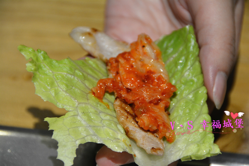 【新北美食】MANNA 만나 韓式烤肉專門店 ~ 美魔女韓國老闆娘，韓式烤肉、超棒海鮮湯麵，不用到韓國在板橋就可以吃到道地韓式料理