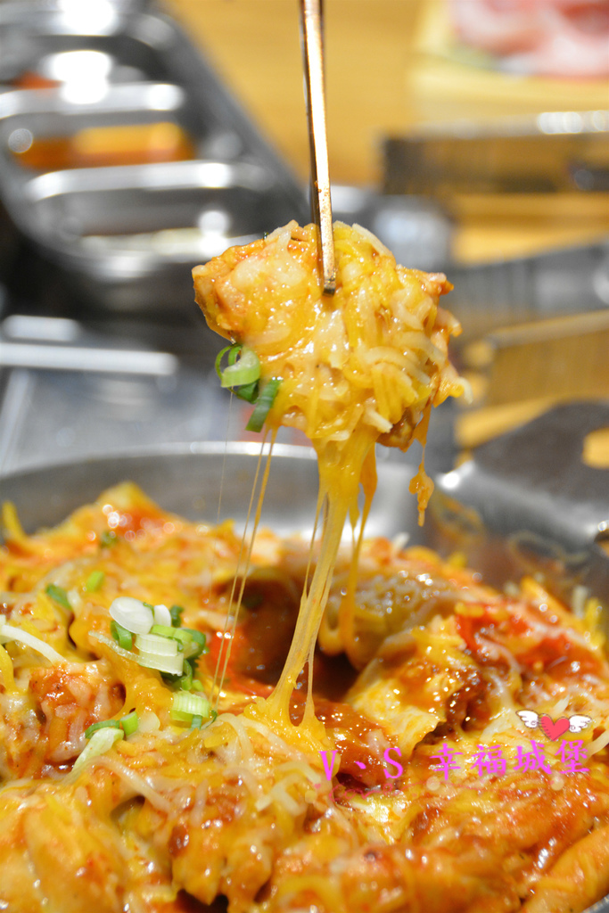 【新北美食】MANNA 만나 韓式烤肉專門店 ~ 美魔女韓國老闆娘，韓式烤肉、超棒海鮮湯麵，不用到韓國在板橋就可以吃到道地韓式料理