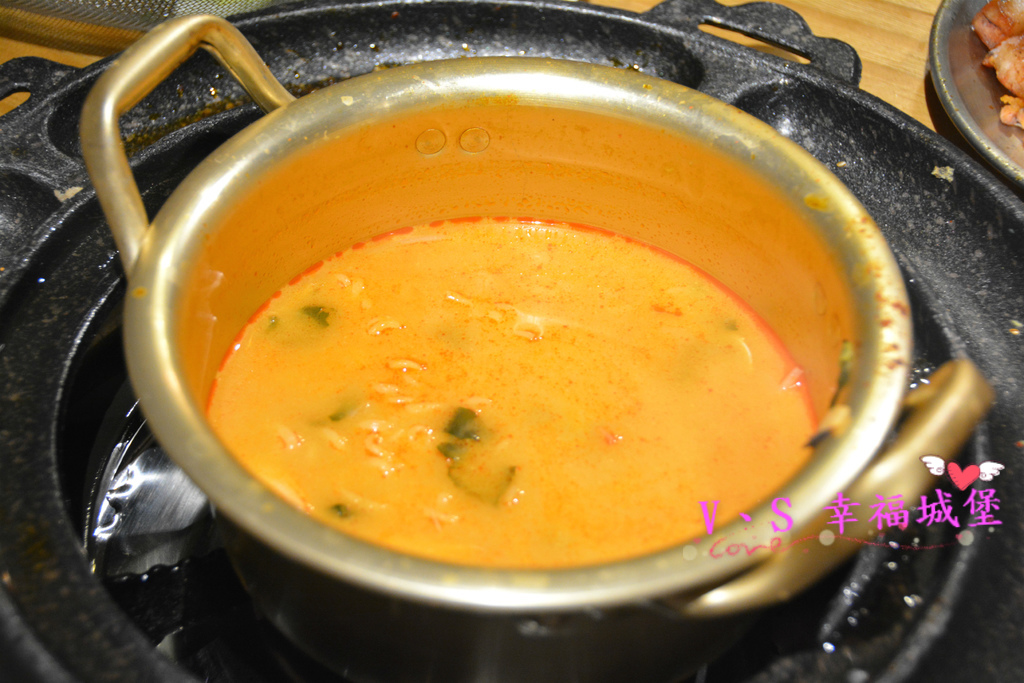 【新北美食】MANNA 만나 韓式烤肉專門店 ~ 美魔女韓國老闆娘，韓式烤肉、超棒海鮮湯麵，不用到韓國在板橋就可以吃到道地韓式料理