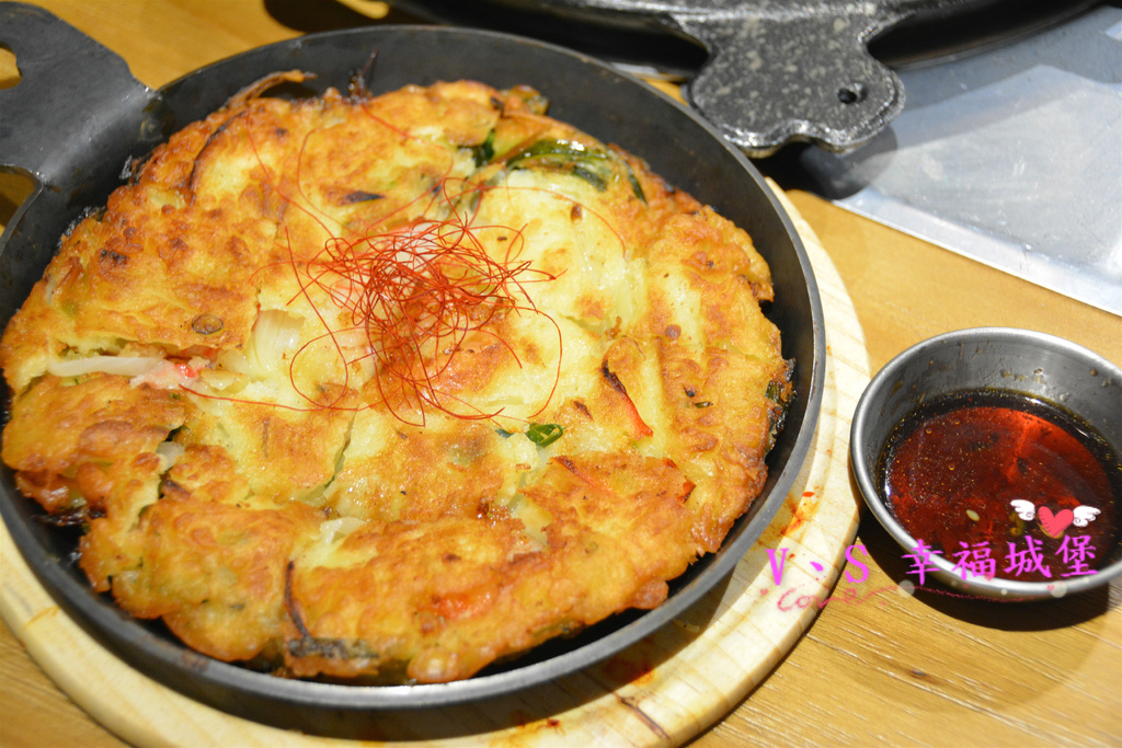 【新北美食】MANNA 만나 韓式烤肉專門店 ~ 美魔女韓國老闆娘，韓式烤肉、超棒海鮮湯麵，不用到韓國在板橋就可以吃到道地韓式料理