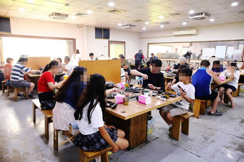 CP值爆表！當天到港海鮮漁獲燒烤吃到飽，超過30多種現流魚、