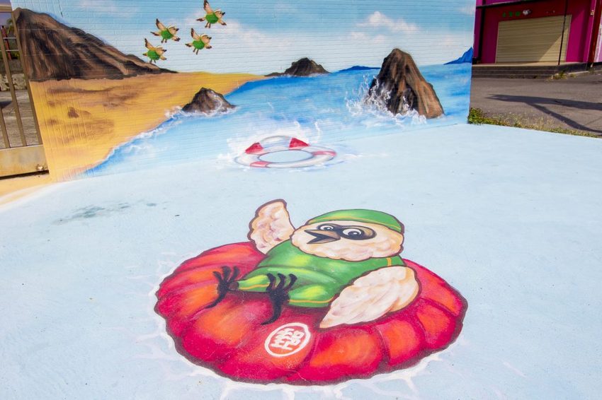 【玩樂.屏東】全台唯一巨型便利箱彩繪郵局/枋山郵局~可愛伯勞鳥郵差幫你送信,還有3D地景可拍照