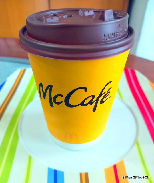 「麥當勞早餐中國信託ATM 優惠」(Bagel with cheese , tomato & cappuccino), Taipei, Taiwan, SJKen, Nov 30,2022.