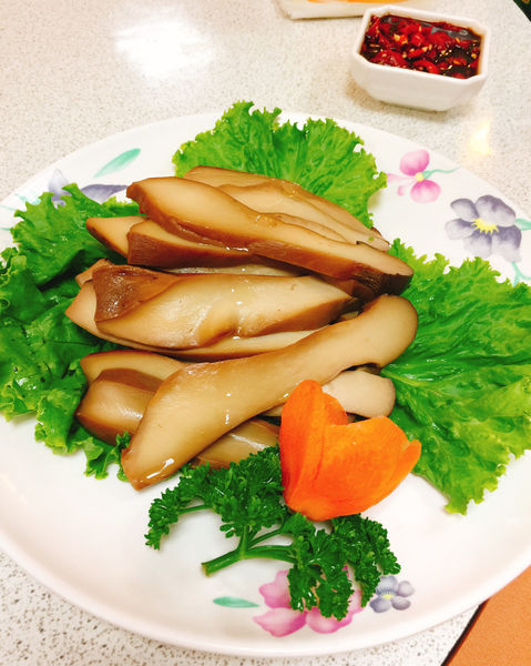 [中山區 捷運大直站］二訪！中央廣播電台的員工餐廳-永寶餐廳 假日限定十人桌菜！道地北方口味的山東燒雞！(附完整菜單Menu)