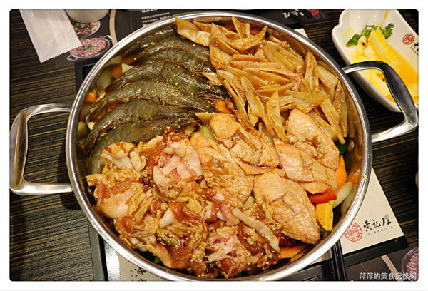 【台北美食】黃記煌 三汁燜鍋 ~ 不加一滴水的火鍋❤️信義區 Att 4 fun 新開的店 - 捷運世貿/101站