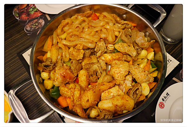 【台北美食】黃記煌 三汁燜鍋 ~ 不加一滴水的火鍋❤️信義區 Att 4 fun 新開的店 - 捷運世貿/101站