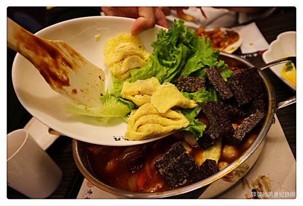 【台北美食】黃記煌 三汁燜鍋 ~ 不加一滴水的火鍋❤️信義區 Att 4 fun 新開的店 - 捷運世貿/101站
