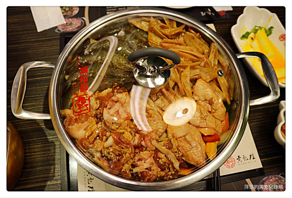 【台北美食】黃記煌 三汁燜鍋 ~ 不加一滴水的火鍋❤️信義區 Att 4 fun 新開的店 - 捷運世貿/101站