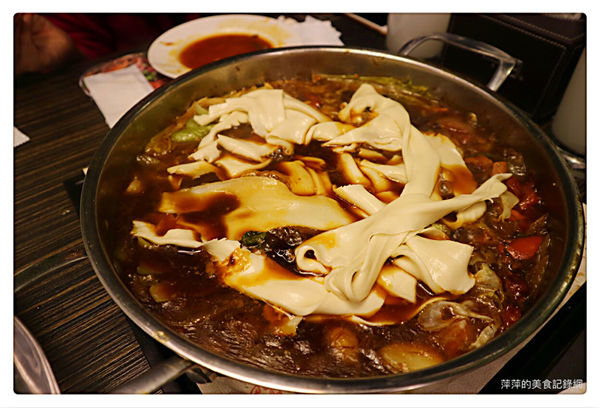 【台北美食】黃記煌 三汁燜鍋 ~ 不加一滴水的火鍋❤️信義區 Att 4 fun 新開的店 - 捷運世貿/101站