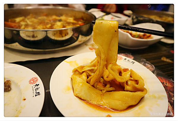 【台北美食】黃記煌 三汁燜鍋 ~ 不加一滴水的火鍋❤️信義區 Att 4 fun 新開的店 - 捷運世貿/101站