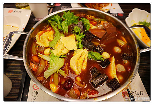 【台北美食】黃記煌 三汁燜鍋 ~ 不加一滴水的火鍋❤️信義區 Att 4 fun 新開的店 - 捷運世貿/101站