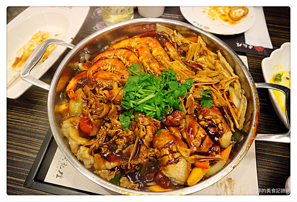 【台北美食】黃記煌 三汁燜鍋 ~ 不加一滴水的火鍋❤️信義區 Att 4 fun 新開的店 - 捷運世貿/101站