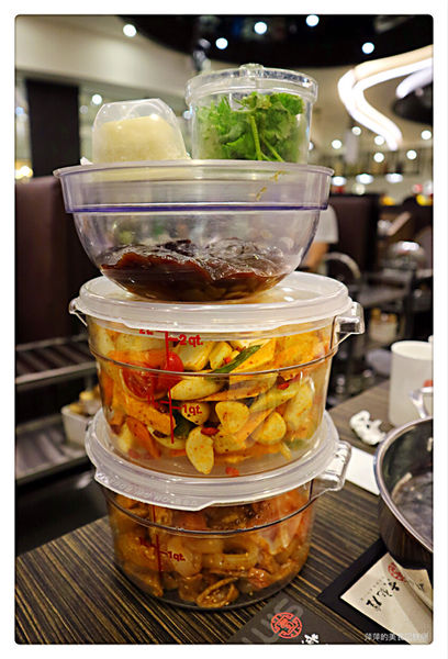 【台北美食】黃記煌 三汁燜鍋 ~ 不加一滴水的火鍋❤️信義區 Att 4 fun 新開的店 - 捷運世貿/101站