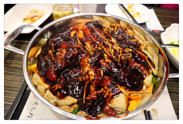 【台北美食】黃記煌 三汁燜鍋 ~ 不加一滴水的火鍋❤️信義區 Att 4 fun 新開的店 - 捷運世貿/101站