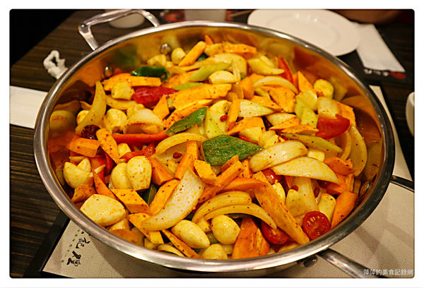 【台北美食】黃記煌 三汁燜鍋 ~ 不加一滴水的火鍋❤️信義區 Att 4 fun 新開的店 - 捷運世貿/101站