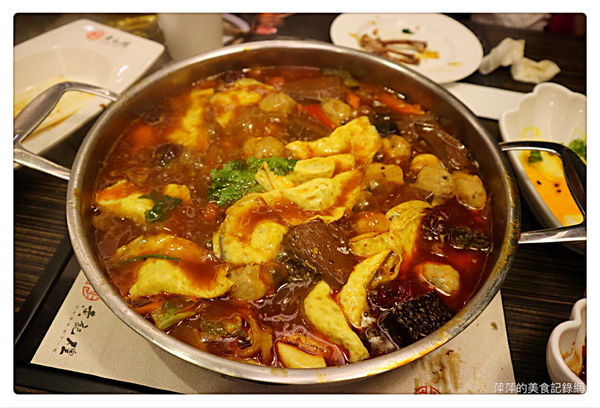 【台北美食】黃記煌 三汁燜鍋 ~ 不加一滴水的火鍋❤️信義區 Att 4 fun 新開的店 - 捷運世貿/101站