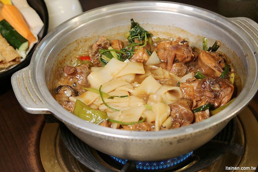 台南第一家正宗花雕雞:廚房有雞~秋蟹正是時候，秋季限定花雕螃蟹鍋一鍋兩吃來囉! - 台南好Food遊