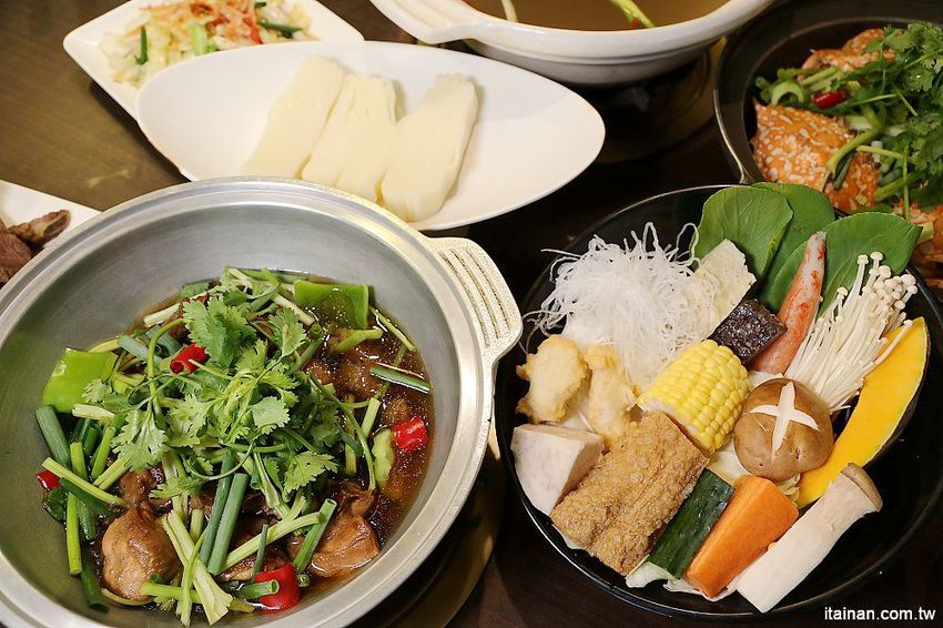 台南第一家正宗花雕雞:廚房有雞~秋蟹正是時候，秋季限定花雕螃蟹鍋一鍋兩吃來囉! - 台南好Food遊