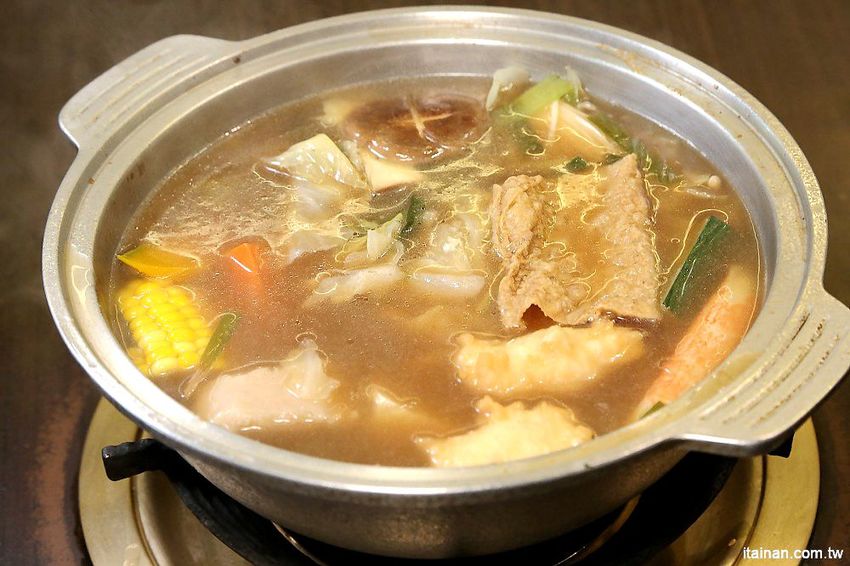 台南第一家正宗花雕雞:廚房有雞~秋蟹正是時候，秋季限定花雕螃蟹鍋一鍋兩吃來囉! - 台南好Food遊