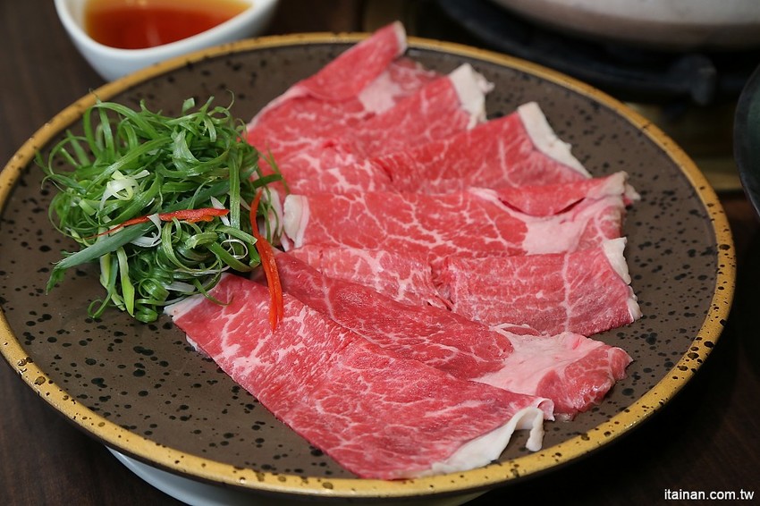 台南第一家正宗花雕雞:廚房有雞~秋蟹正是時候，秋季限定花雕螃蟹鍋一鍋兩吃來囉! - 台南好Food遊