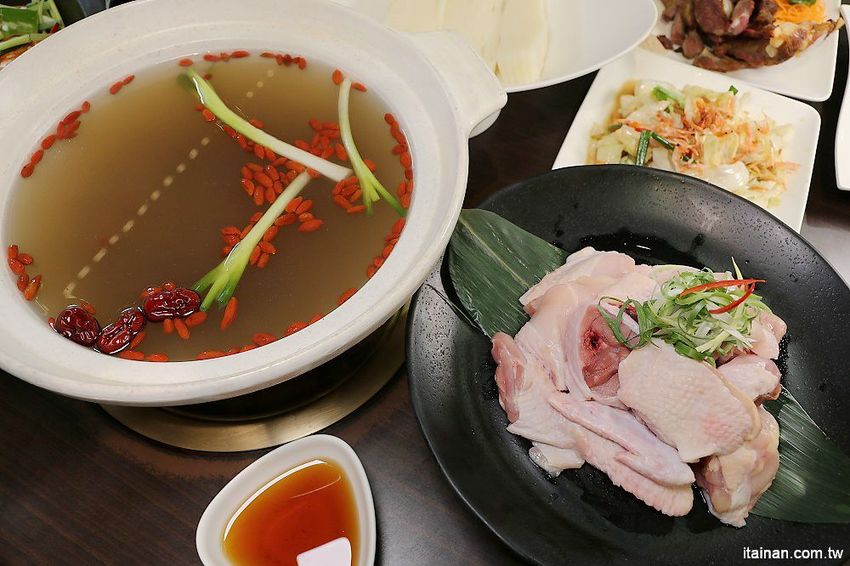 台南第一家正宗花雕雞:廚房有雞~秋蟹正是時候，秋季限定花雕螃蟹鍋一鍋兩吃來囉! - 台南好Food遊