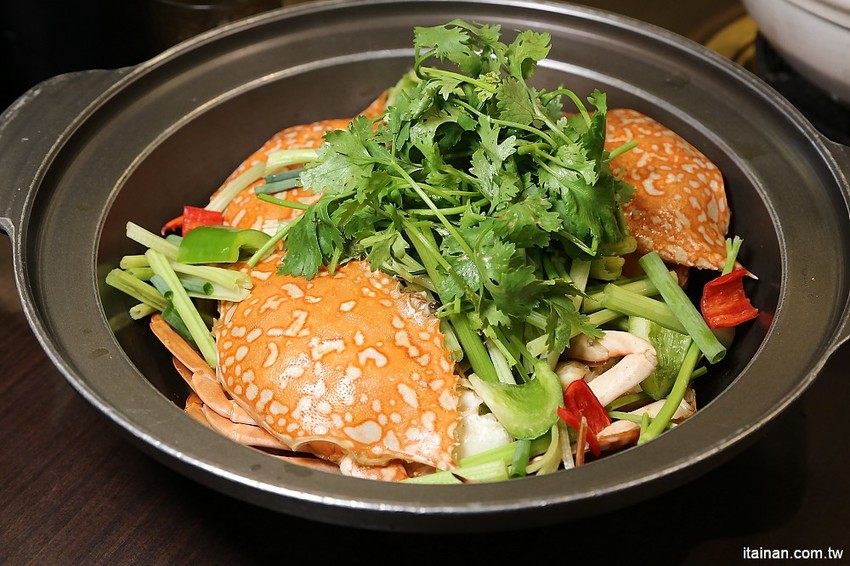 台南第一家正宗花雕雞:廚房有雞~秋蟹正是時候，秋季限定花雕螃蟹鍋一鍋兩吃來囉! - 台南好Food遊