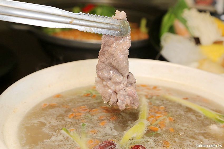 台南第一家正宗花雕雞:廚房有雞~秋蟹正是時候，秋季限定花雕螃蟹鍋一鍋兩吃來囉! - 台南好Food遊