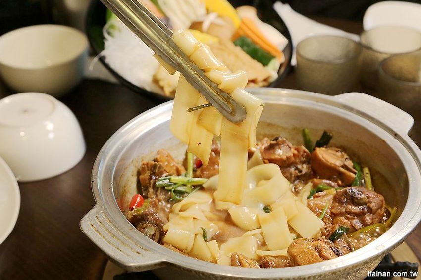 台南第一家正宗花雕雞:廚房有雞~秋蟹正是時候，秋季限定花雕螃蟹鍋一鍋兩吃來囉! - 台南好Food遊