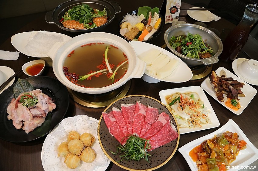 台南第一家正宗花雕雞:廚房有雞~秋蟹正是時候，秋季限定花雕螃蟹鍋一鍋兩吃來囉! - 台南好Food遊