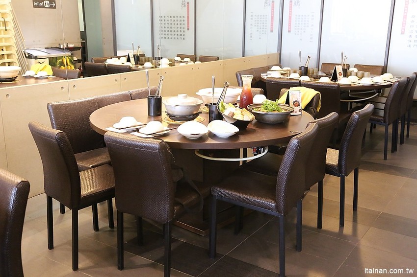 台南第一家正宗花雕雞:廚房有雞~秋蟹正是時候，秋季限定花雕螃蟹鍋一鍋兩吃來囉! - 台南好Food遊