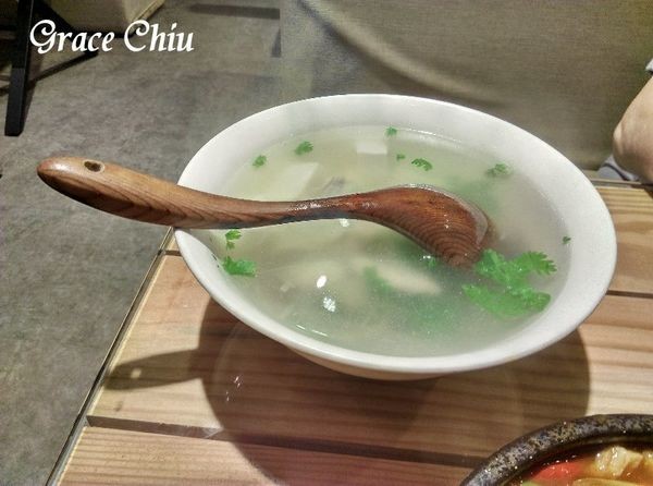 皮蛋鮮魚湯 村子口中華料理 桂林路家樂福4F