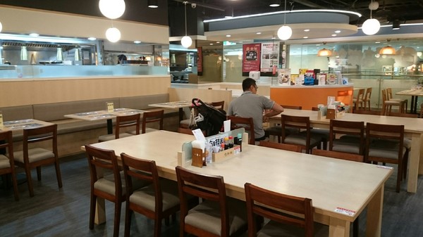 左營高鐵食堂：高雄彩虹市集~左營高鐵食堂~日本最大連鎖庶民食堂~滑嫩的玉子燒超推喔~