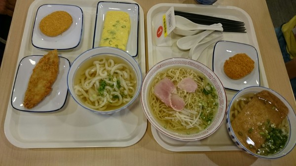 左營高鐵食堂：高雄彩虹市集~左營高鐵食堂~日本最大連鎖庶民食堂~滑嫩的玉子燒超推喔~