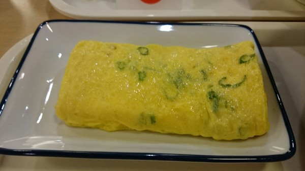 左營高鐵食堂：高雄彩虹市集~左營高鐵食堂~日本最大連鎖庶民食堂~滑嫩的玉子燒超推喔~