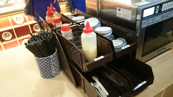 左營高鐵食堂：高雄彩虹市集~左營高鐵食堂~日本最大連鎖庶民食堂~滑嫩的玉子燒超推喔~