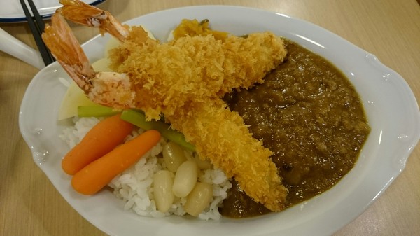 左營高鐵食堂：高雄彩虹市集~左營高鐵食堂~日本最大連鎖庶民食堂~滑嫩的玉子燒超推喔~