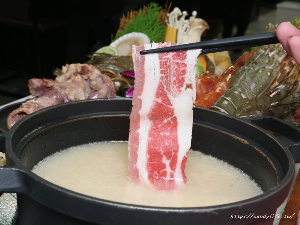 肉魂和牛鑄鐵料理:台中美食│肉魂鑄鐵料理〃北屯火鍋推薦~單人大胃王霸氣登場!肉量超驚人,還有豐富海鮮厚里呷免驚~