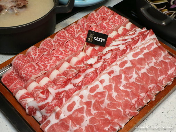 肉魂和牛鑄鐵料理:台中美食│肉魂鑄鐵料理〃北屯火鍋推薦~單人大胃王霸氣登場!肉量超驚人,還有豐富海鮮厚里呷免驚~