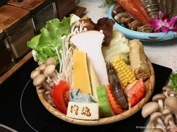 肉魂和牛鑄鐵料理:台中美食│肉魂鑄鐵料理〃北屯火鍋推薦~單人大胃王霸氣登場!肉量超驚人,還有豐富海鮮厚里呷免驚~