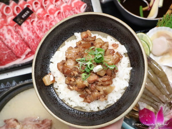 肉魂和牛鑄鐵料理:台中美食│肉魂鑄鐵料理〃北屯火鍋推薦~單人大胃王霸氣登場!肉量超驚人,還有豐富海鮮厚里呷免驚~