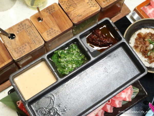 肉魂和牛鑄鐵料理:台中美食│肉魂鑄鐵料理〃北屯火鍋推薦~單人大胃王霸氣登場!肉量超驚人,還有豐富海鮮厚里呷免驚~