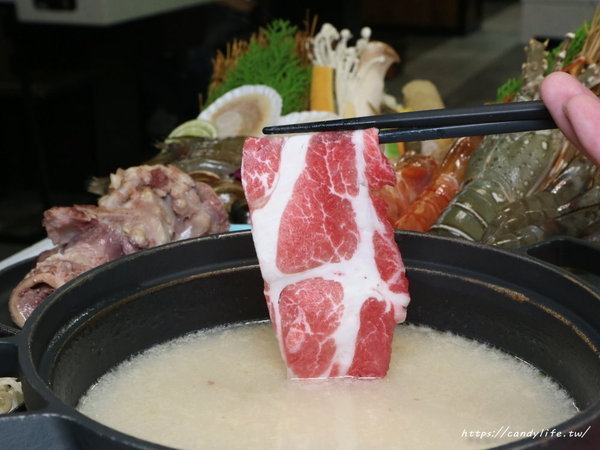 肉魂和牛鑄鐵料理:台中美食│肉魂鑄鐵料理〃北屯火鍋推薦~單人大胃王霸氣登場!肉量超驚人,還有豐富海鮮厚里呷免驚~