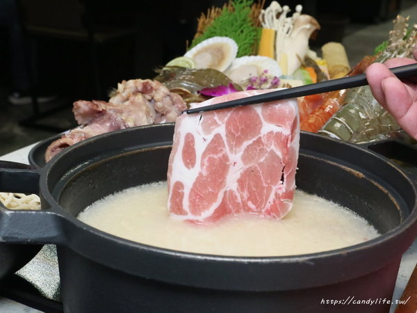 肉魂和牛鑄鐵料理:台中美食│肉魂鑄鐵料理〃北屯火鍋推薦~單人大胃王霸氣登場!肉量超驚人,還有豐富海鮮厚里呷免驚~