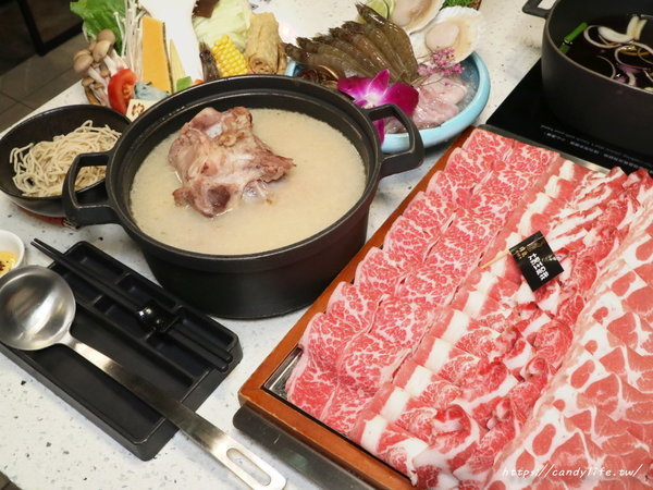 肉魂和牛鑄鐵料理:台中美食│肉魂鑄鐵料理〃北屯火鍋推薦~單人大胃王霸氣登場!肉量超驚人,還有豐富海鮮厚里呷免驚~